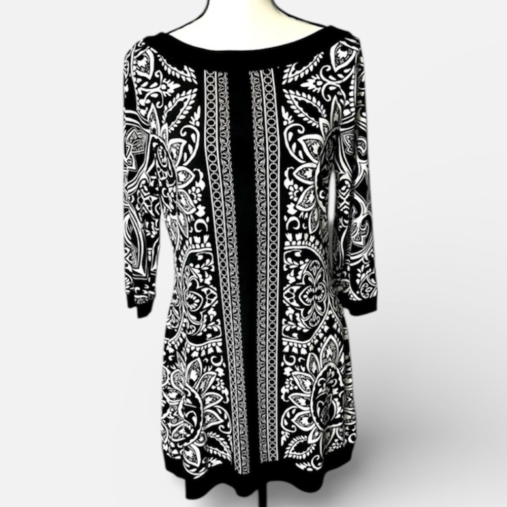 White House Black Market Black and White Patterned Tunic
